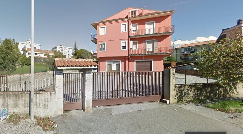 locale commerciale in vendita a Lamezia Terme in zona Sant'Eufemia Lamezia