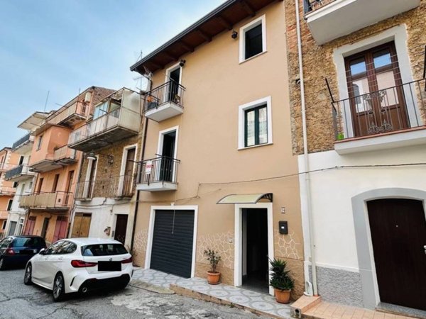 casa indipendente in vendita a Lamezia Terme in zona Nicastro