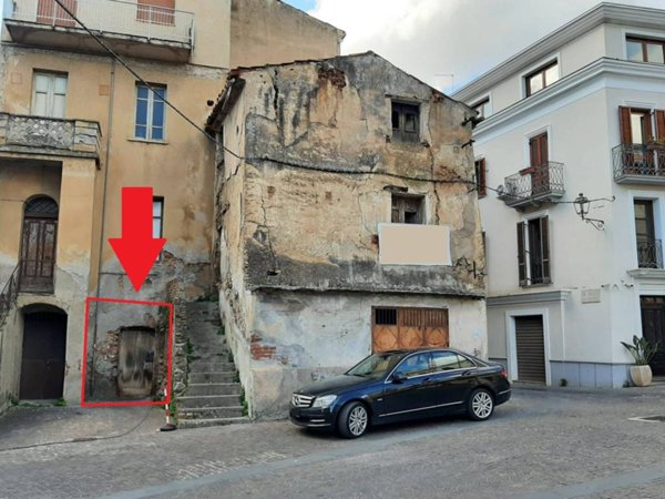 locale di sgombero in vendita a Lamezia Terme in zona Sambiase