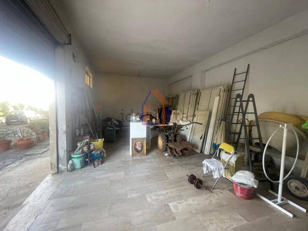 locale di sgombero in vendita a Lamezia Terme in zona Nicastro