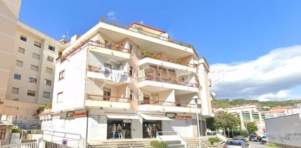 negozio in vendita a Lamezia Terme in zona Nicastro