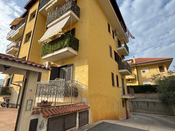 appartamento in vendita a Lamezia Terme in zona Sambiase