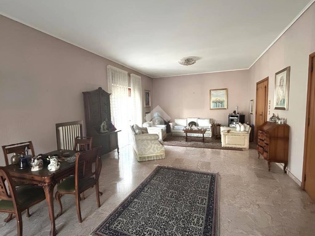 appartamento in vendita a Lamezia Terme in zona Sambiase