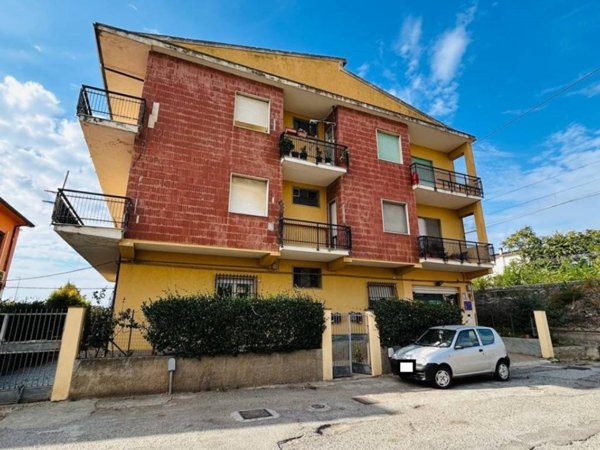 appartamento in vendita a Lamezia Terme in zona Sant'Eufemia Lamezia