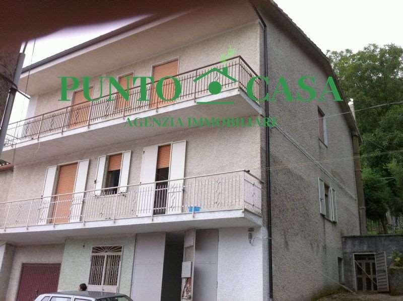 negozio in vendita a Lamezia Terme in zona Sambiase