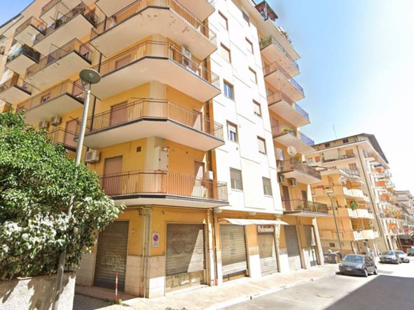 negozio in vendita a Lamezia Terme in zona Nicastro
