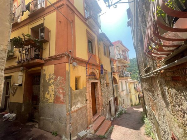 casa indipendente in vendita a Lamezia Terme in zona Nicastro
