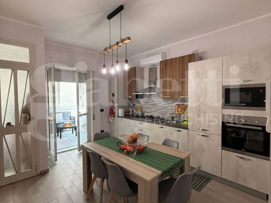 casa indipendente in vendita a Lamezia Terme in zona Sambiase