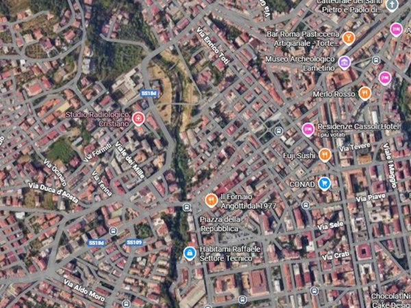 negozio in vendita a Lamezia Terme in zona Nicastro