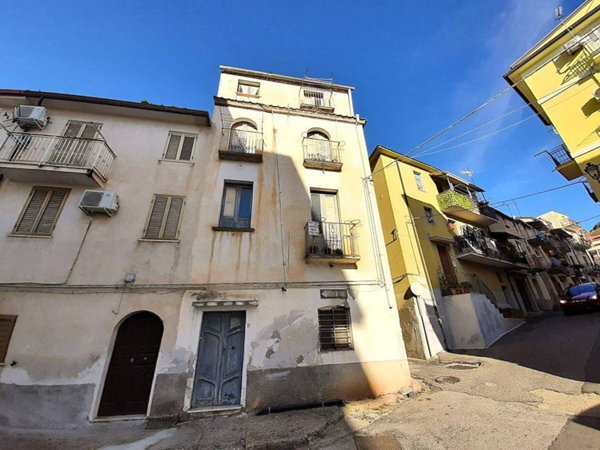 casa indipendente in vendita a Lamezia Terme in zona Nicastro
