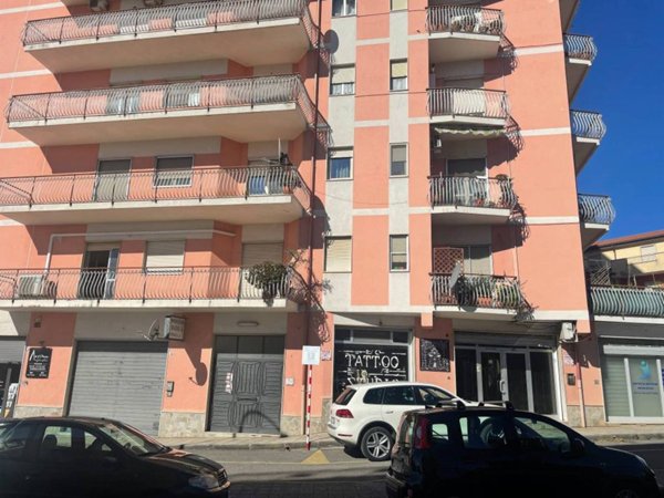negozio in vendita a Lamezia Terme in zona Nicastro