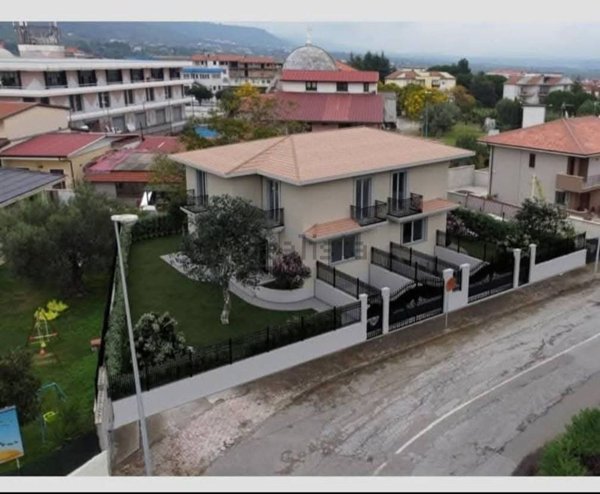casa indipendente in vendita a Lamezia Terme