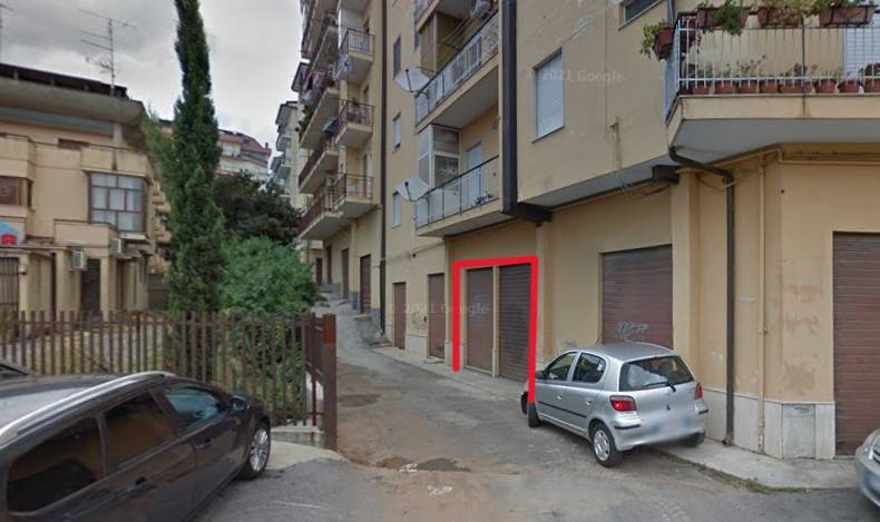 locale commerciale in vendita a Lamezia Terme in zona Sambiase