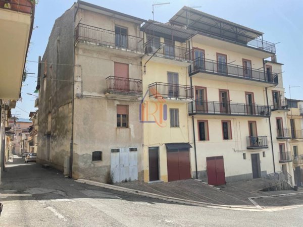 casa indipendente in vendita a Lamezia Terme in zona Nicastro