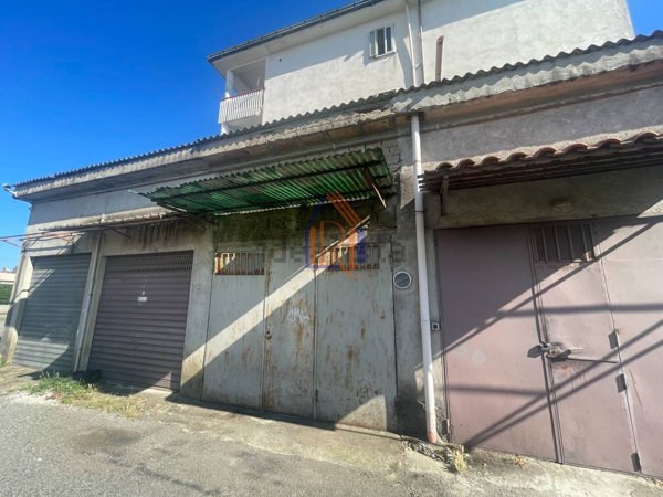 locale di sgombero in vendita a Lamezia Terme in zona Nicastro