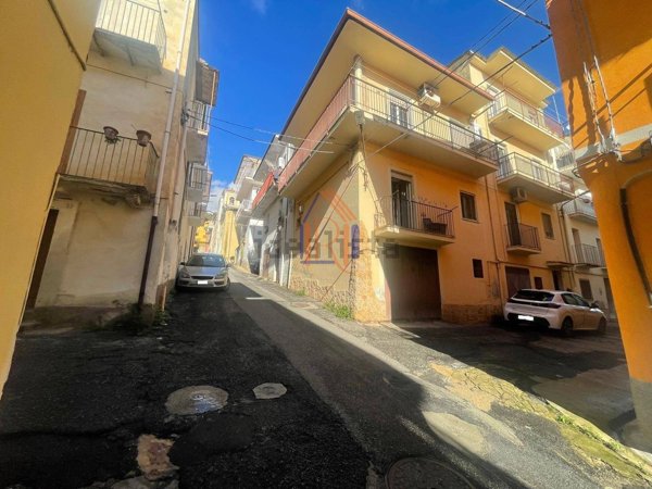 casa indipendente in vendita a Lamezia Terme in zona Nicastro