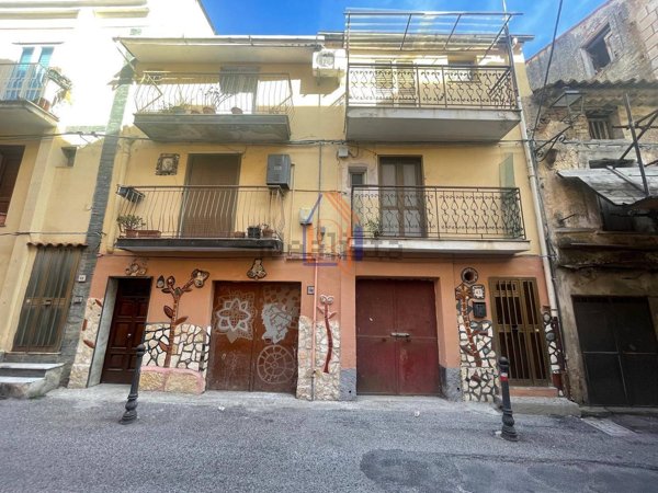 casa indipendente in vendita a Lamezia Terme in zona Nicastro