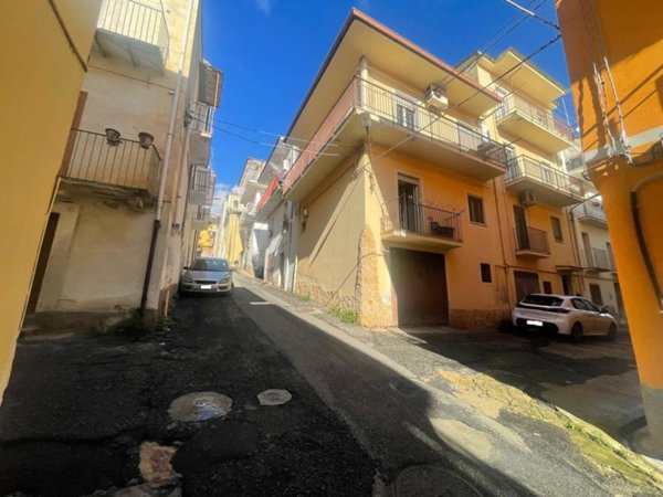 casa indipendente in vendita a Lamezia Terme in zona Nicastro