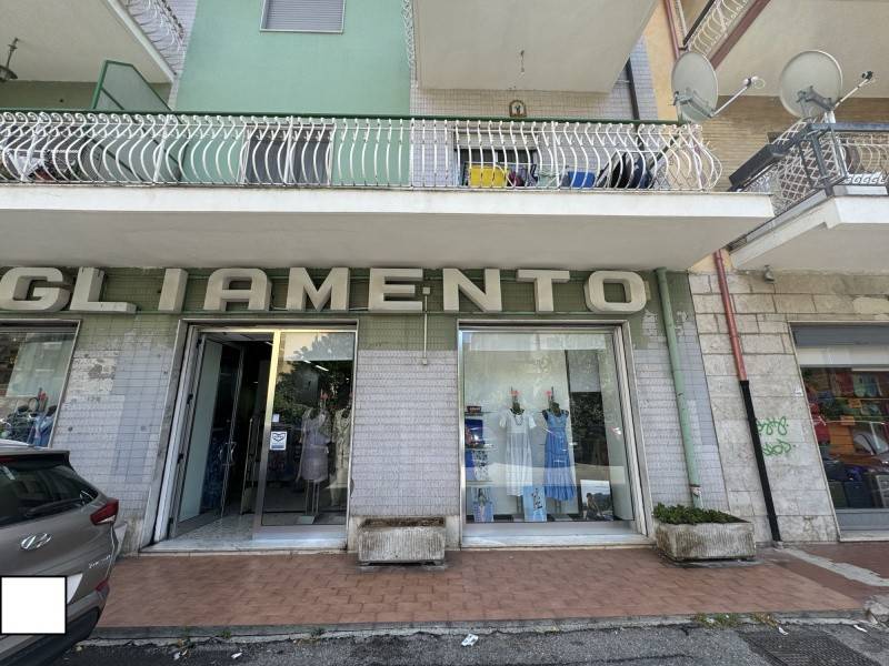 locale commerciale in vendita a Lamezia Terme in zona Nicastro