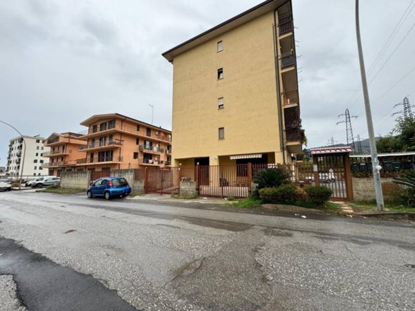 locale commerciale in vendita a Lamezia Terme in zona Nicastro