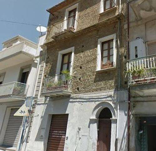 intera palazzina in vendita a Lamezia Terme in zona Nicastro