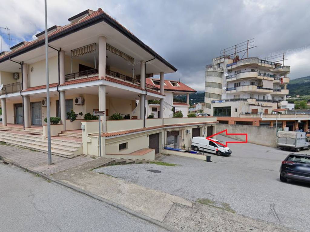 negozio in vendita a Lamezia Terme in zona Sambiase