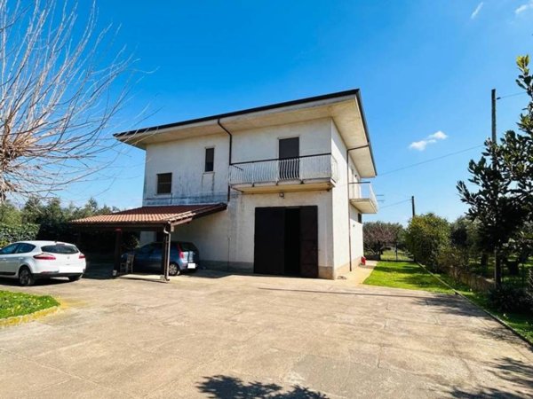 intera palazzina in vendita a Lamezia Terme in zona Bosco Amatello
