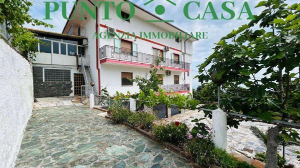 pentavano in vendita a Lamezia Terme in zona Acquadàuzano