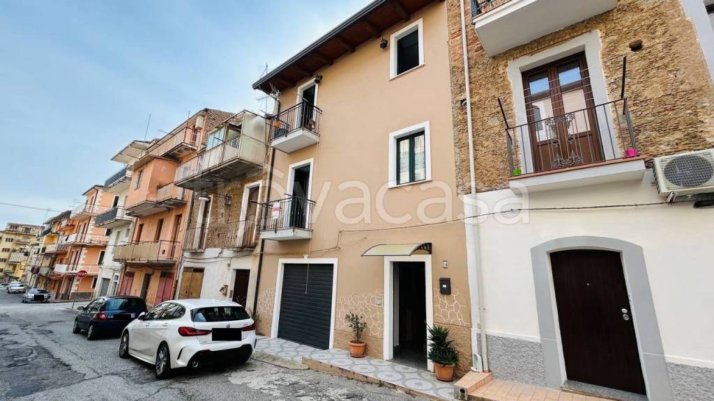 casa indipendente in vendita a Lamezia Terme