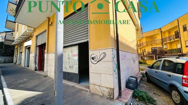 locale di sgombero in vendita a Lamezia Terme in zona Nicastro