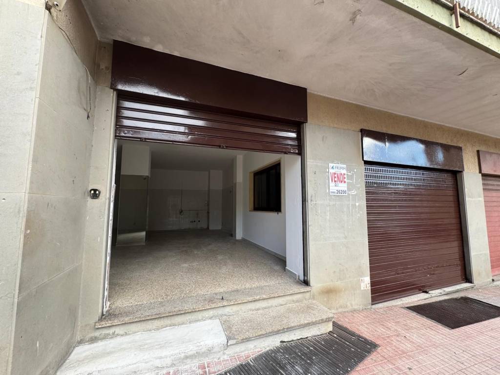 negozio in vendita a Lamezia Terme in zona Nicastro