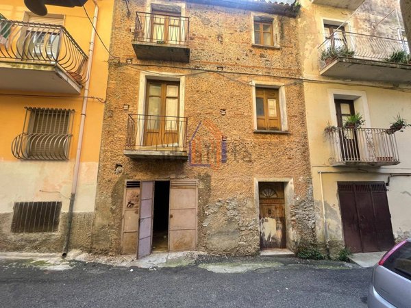 casa indipendente in vendita a Lamezia Terme in zona Nicastro