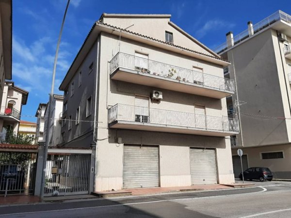 appartamento in vendita a Lamezia Terme in zona Sambiase