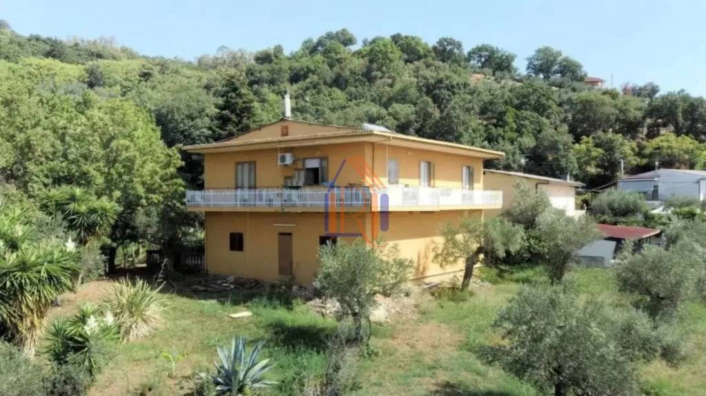 casa indipendente in vendita a Lamezia Terme in zona Nicastro