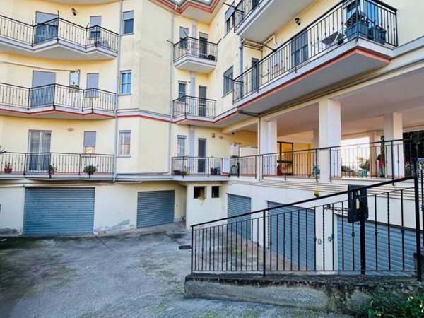 locale commerciale in vendita a Lamezia Terme in zona Nicastro