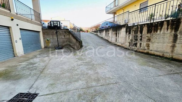 locale di sgombero in vendita a Lamezia Terme in zona Nicastro