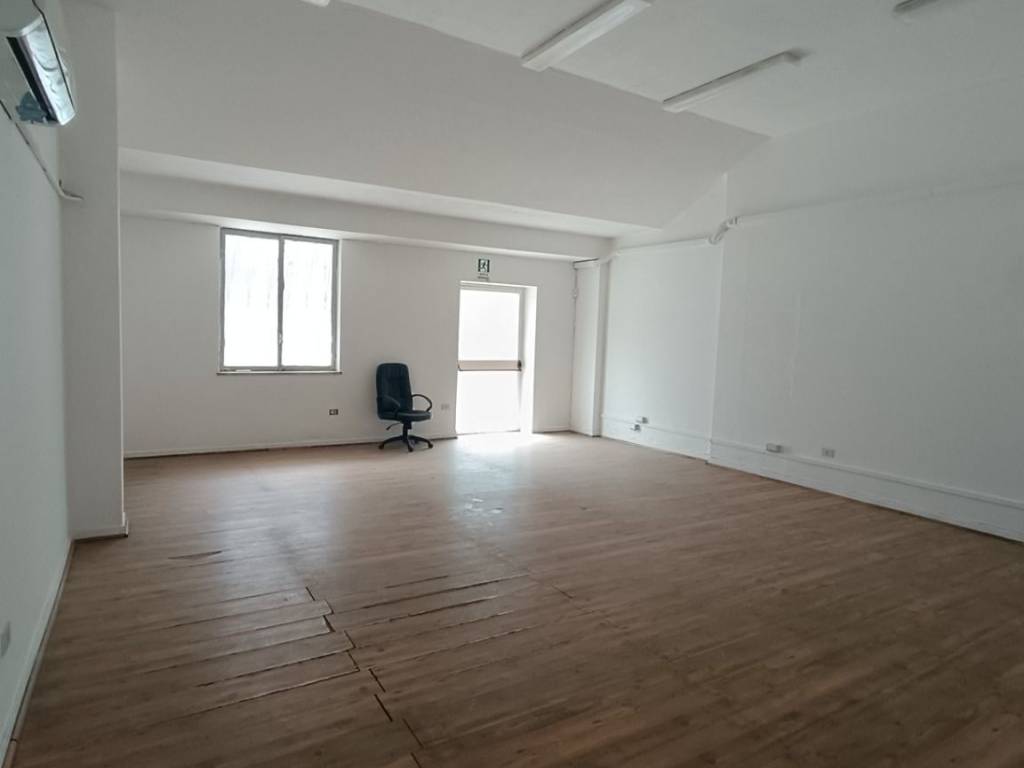 ufficio in vendita a Lamezia Terme in zona Sambiase