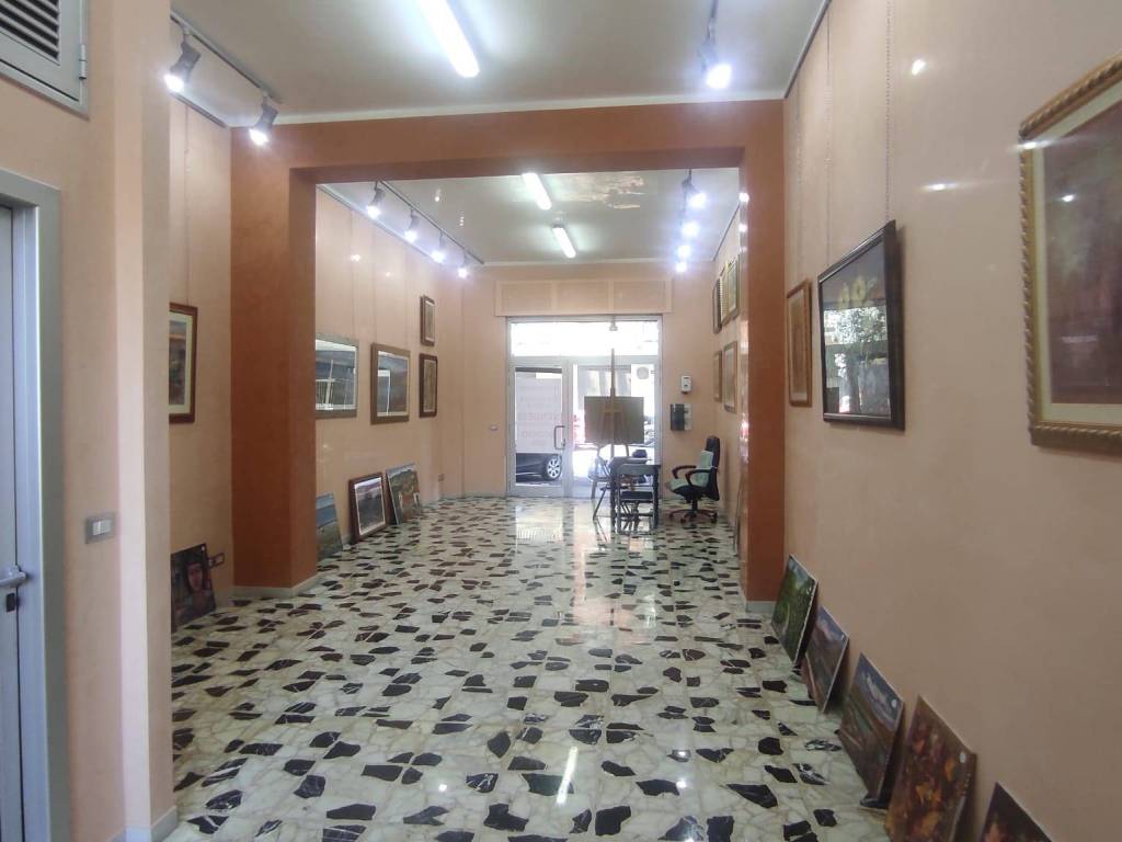 negozio in vendita a Lamezia Terme in zona Nicastro