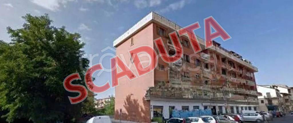 locale commerciale in vendita a Lamezia Terme in zona Sambiase