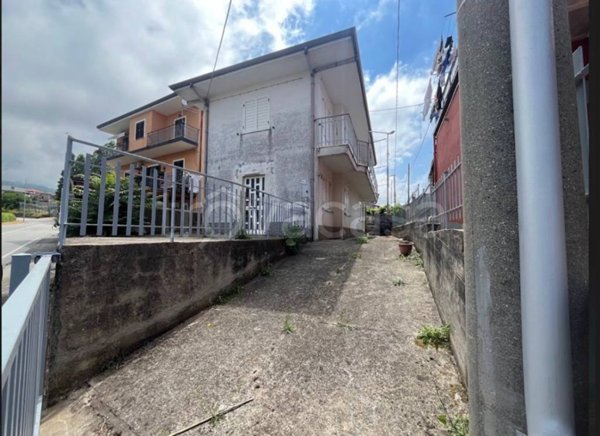 casa indipendente in vendita a Lamezia Terme in zona Fronti