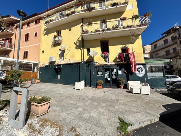negozio in vendita a Lamezia Terme in zona Nicastro