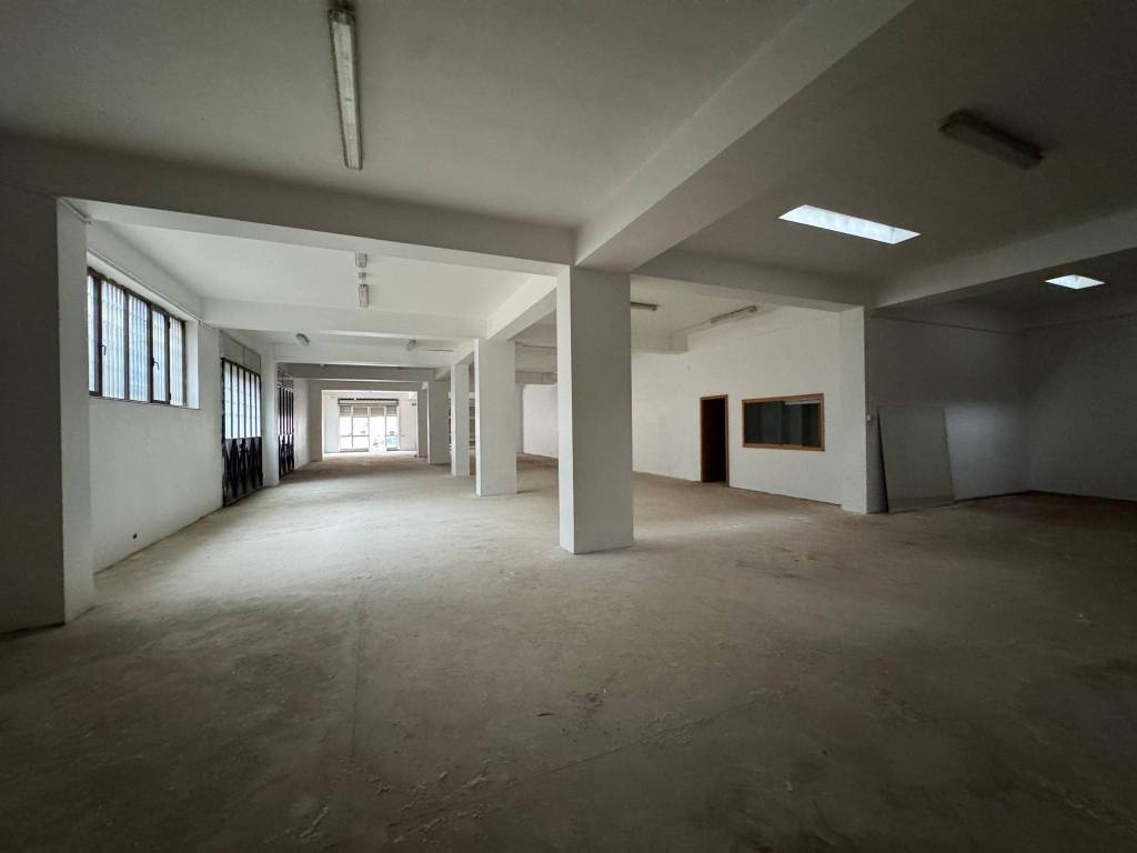 negozio in vendita a Lamezia Terme in zona Nicastro