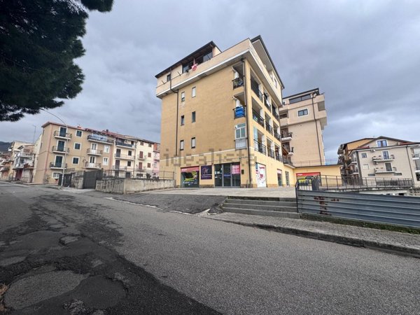 locale commerciale in vendita a Lamezia Terme