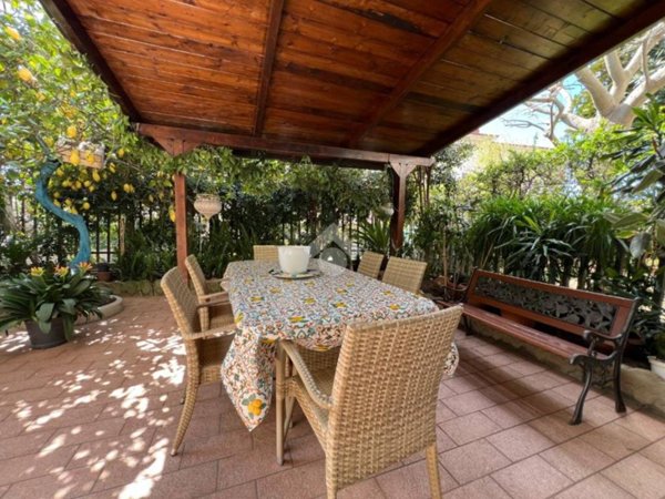 casa indipendente in vendita a Lamezia Terme in zona Nicastro