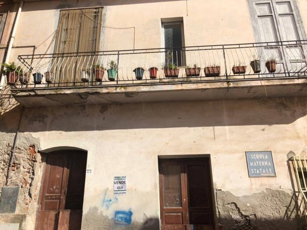 intera palazzina in vendita a Lamezia Terme in zona Sambiase
