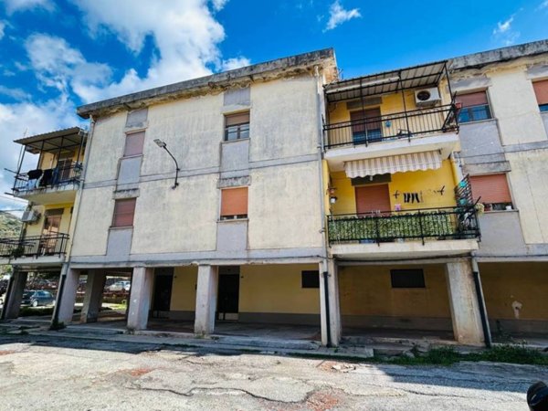 appartamento in vendita a Lamezia Terme in zona Sambiase