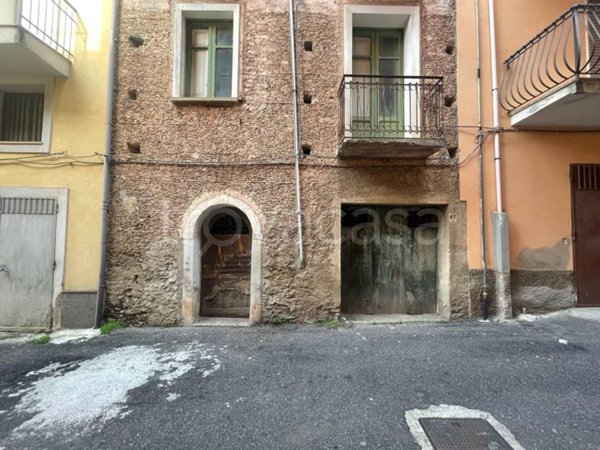 casa indipendente in vendita a Lamezia Terme in zona Nicastro