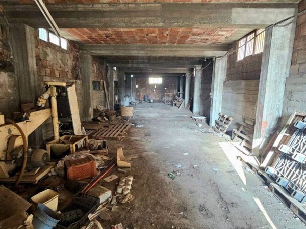 negozio in vendita a Lamezia Terme in zona Nicastro