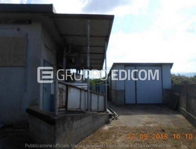 negozio in vendita a Lamezia Terme in zona San Pietro Lametino