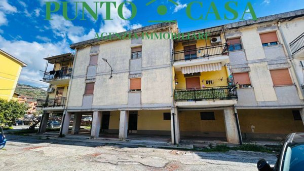 appartamento in vendita a Lamezia Terme in zona Sambiase